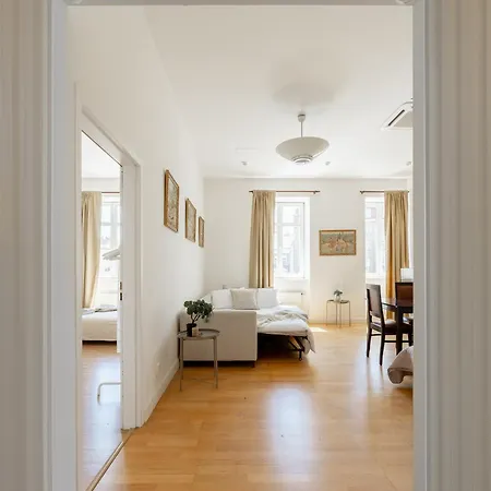 Castle Old Town Walk Elegant 2br *