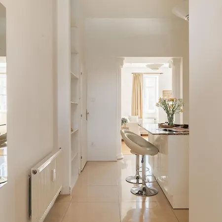 Апартаменты Castle Old Town Walk Elegant 2br Прага