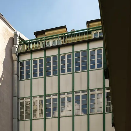 Апартаменты Castle Old Town Walk Elegant 2br *