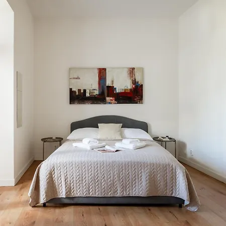 Castle Old Town Walk Elegant 2br *