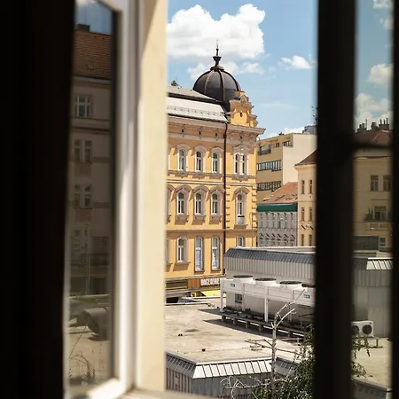 Castle Old Town Walk Elegant 2br Апартаменты *