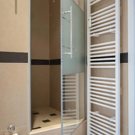 Castle Old Town Walk Elegant 2br *