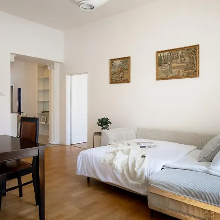 Castle Old Town Walk Elegant 2br Прага